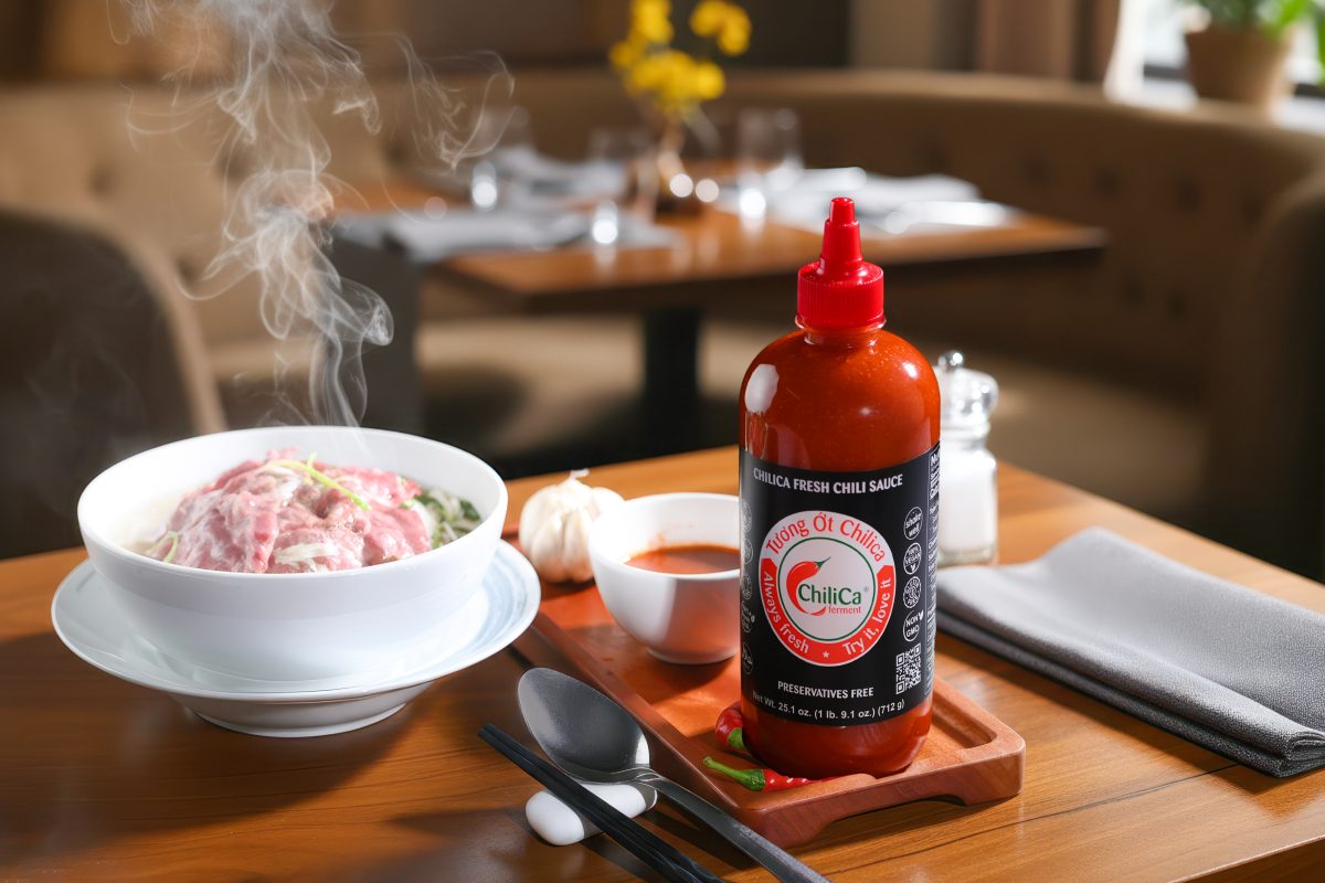 Có thẻ kết hợp phở Việt Nam và tương ớt ChiliCa cho bữa ăn đậm đà